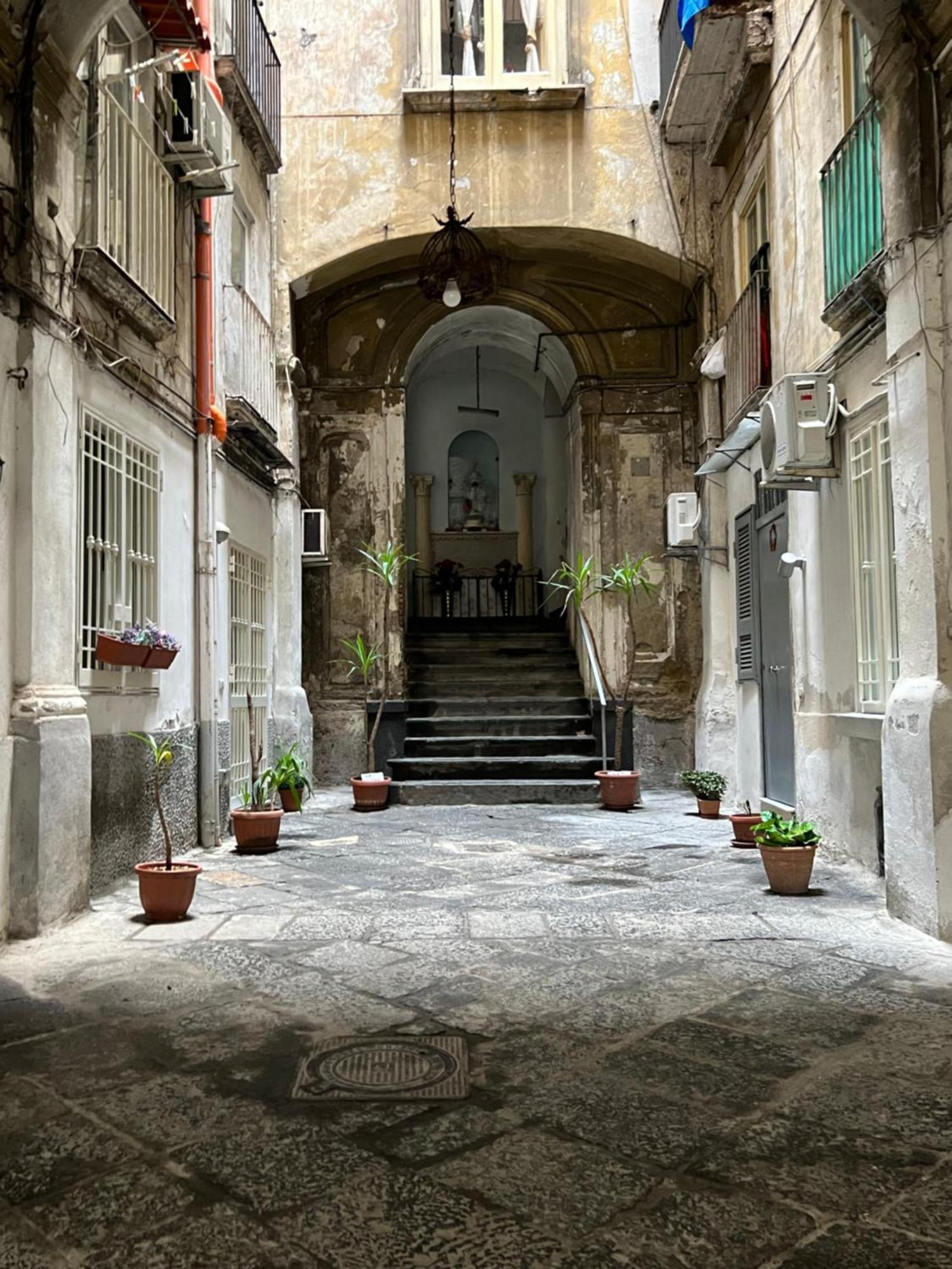 House 33 * Naples